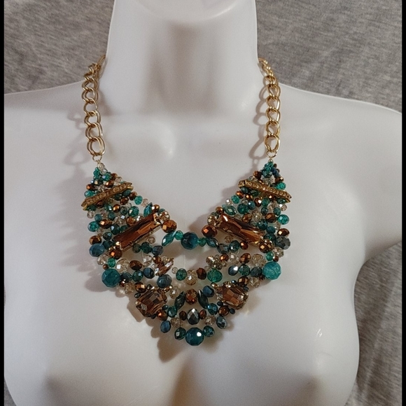 Green and gold crystal rhinestones necklace. - Picture 5 of 5